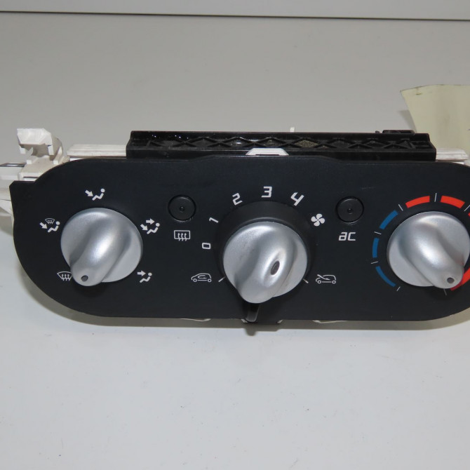 Commande de chauffage occasion RENAULT TWINGO II Phase 1 06-2007->11-2011 1.2i 16v 75ch 7701067954 1