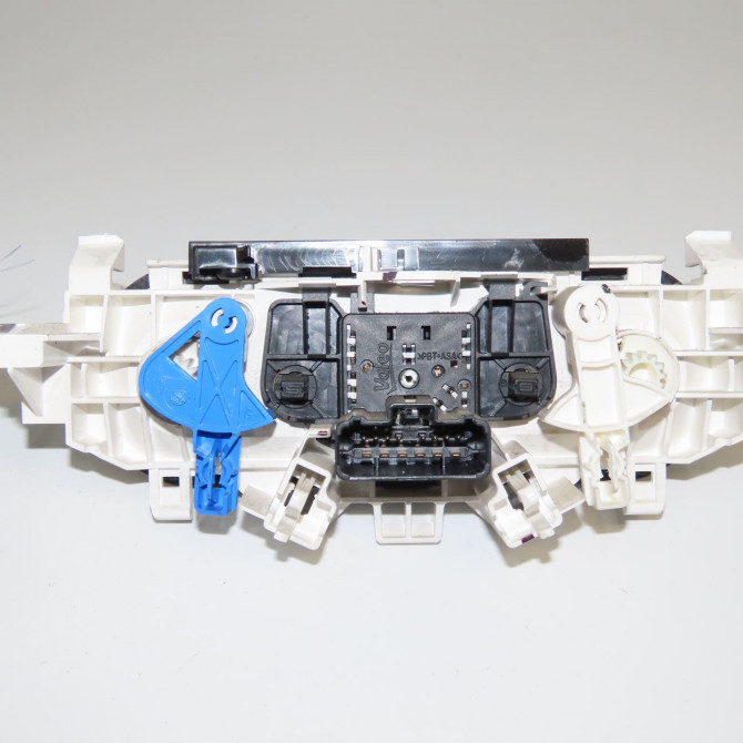 Commande de chauffage occasion RENAULT TWINGO II Phase 1 06-2007->11-2011 1.2i 16v 75ch 7701067954 2