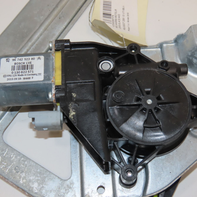Mecanisme + moteur lève-glace avant droit occasion PEUGEOT 208 208 Phase 1 2012-03-01->2015-09-30 1.0i VTI 68ch 9673155180 3