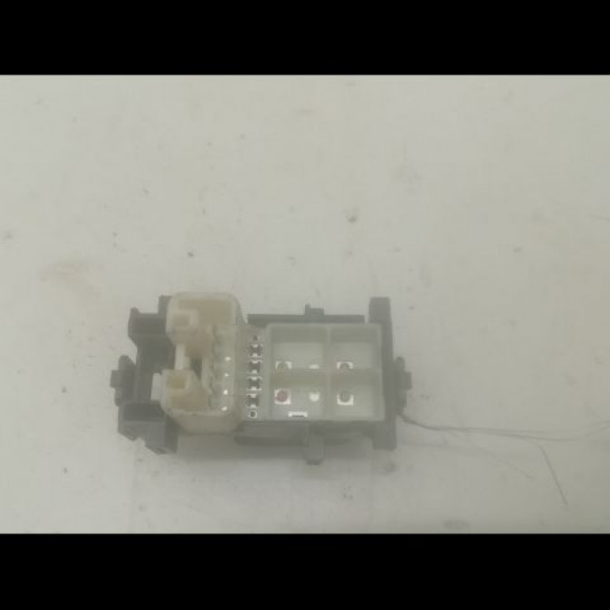 Commande lève-glace porte avant droite occasion TOYOTA YARIS II Phase 1 12-2005->11-2009 1.3 VVT-i 848100D030 2