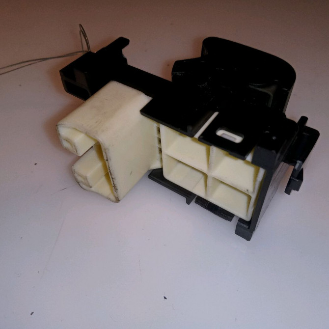 Commande lève-glace porte avant droite occasion TOYOTA YARIS II Phase 2 01-2009->05-2011 1.4 D-4D 90ch 848100D030 2