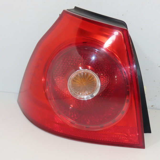 Feu arrière gauche occasion VOLKSWAGEN GOLF V Phase 1 11-2003->10-2008 1.9 TDI 105ch 1K6945095T 1