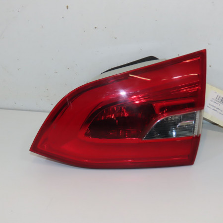 <span class="tt">Feu arrière intérieur droit occasion  </span><span class="designation"> </span>