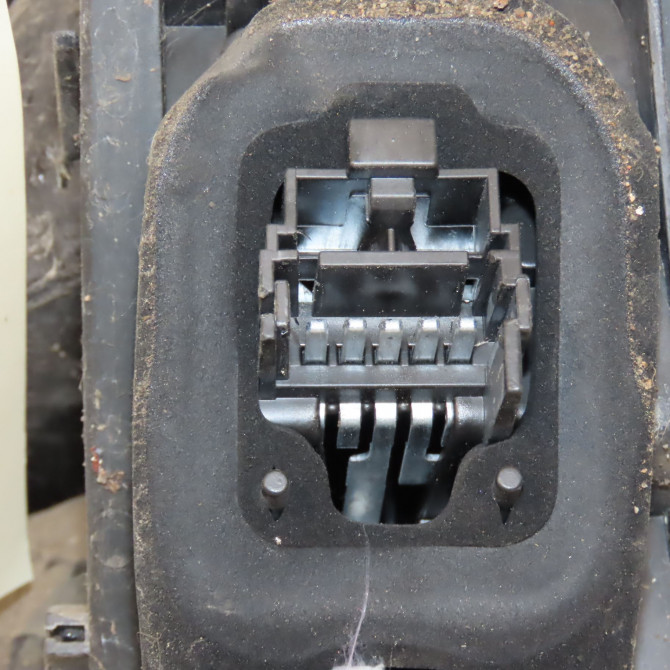 Feu arrière gauche occasion RENAULT TWINGO II Phase 1 06-2007->11-2011 1.2i 16v 75ch 8200387888 3