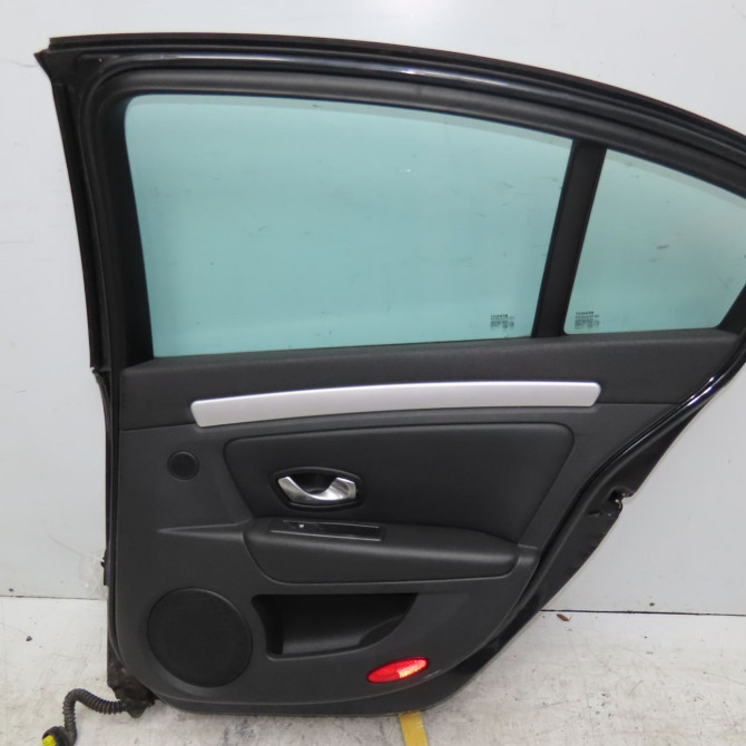 Porte arrière droite occasion RENAULT LAGUNA III Phase 1 10-2007->10-2010 2.0 DCI 150ch 821000022R 2