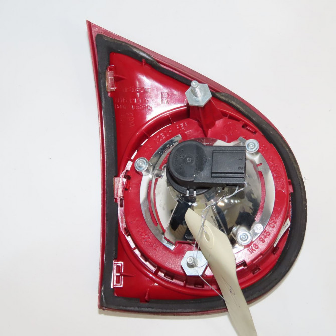 Feu arrière intérieur droit occasion VOLKSWAGEN GOLF V Phase 1 11-2003->10-2008 1.9 TDI 105ch 1K6945094E 2