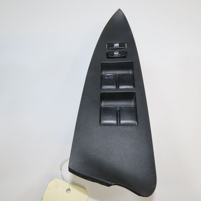 Commande lève-glace porte avant gauche occasion TOYOTA RAV4 III Phase 1 02-2006->11-2009 177 D-4D 8482012520 1