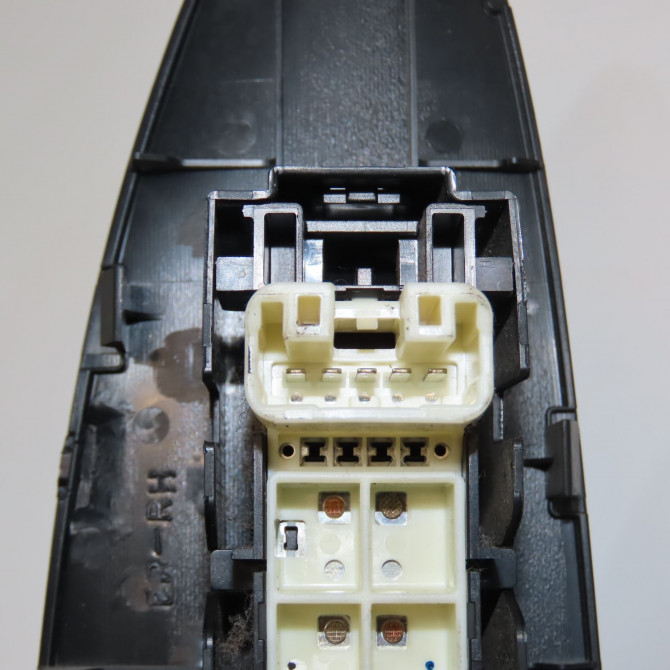 Commande lève-glace porte avant droite occasion TOYOTA RAV4 III Phase 1 02-2006->11-2009 177 D-4D 848100D030 3