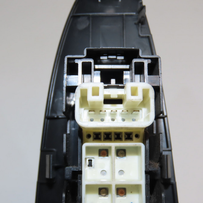 Commande leve-glace porte arrière droite occasion TOYOTA RAV4 III Phase 1 02-2006->11-2009 177 D-4D 848100D030 3