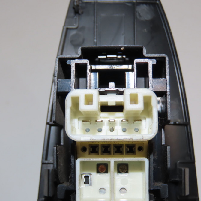 Commande leve-glace porte arrière gauche occasion TOYOTA RAV4 III Phase 1 02-2006->11-2009 177 D-4D 848100D030 3