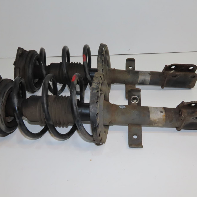 Amortisseur avant droit occasion RENAULT MODUS Phase 1 09-2004->12-2007 1.6i 16v 8200675732 1