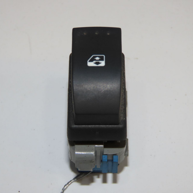 Commande lève-glace porte avant droite occasion RENAULT KANGOO II Phase 1 01-2008->03-2013 1.5 DCI 75ch 8200476809 1