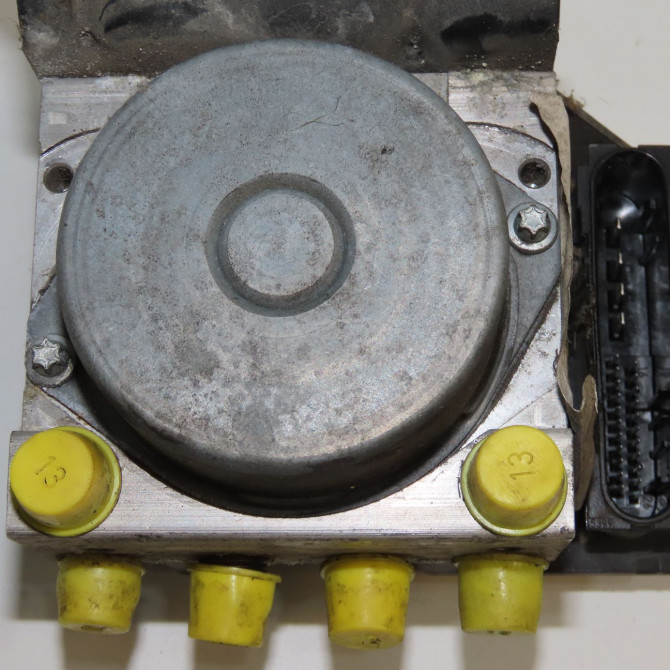 Unité hydraulique ABS occasion RENAULT KANGOO II Phase 1 01-2008->03-2013 1.5 DCI 75ch 8201240013 3