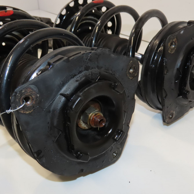 Amortisseur avant droit occasion RENAULT MODUS Phase 2 01-2008->12-2012 1.6i 16v 110ch 8200675732 2