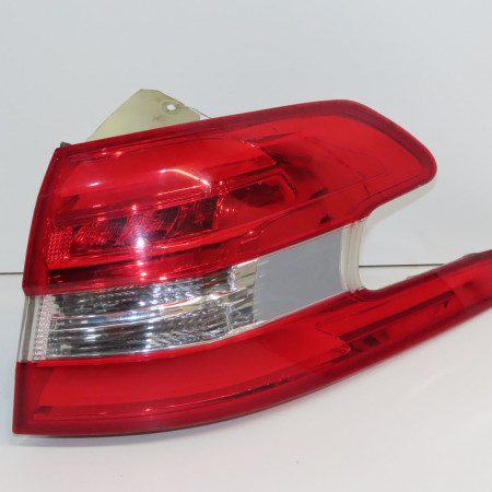 <span class="tt">Feu arrière droit occasion  </span><span class="designation"> </span>