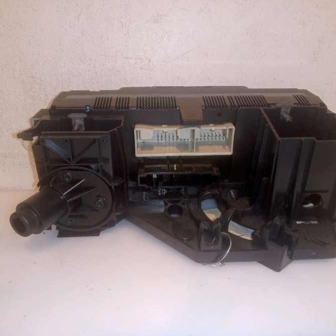 Commande de chauffage occasion VOLKSWAGEN GOLF V Phase 1 11-2003->10-2008 1.9 TDI 90ch 1K0820047JNWHS 2