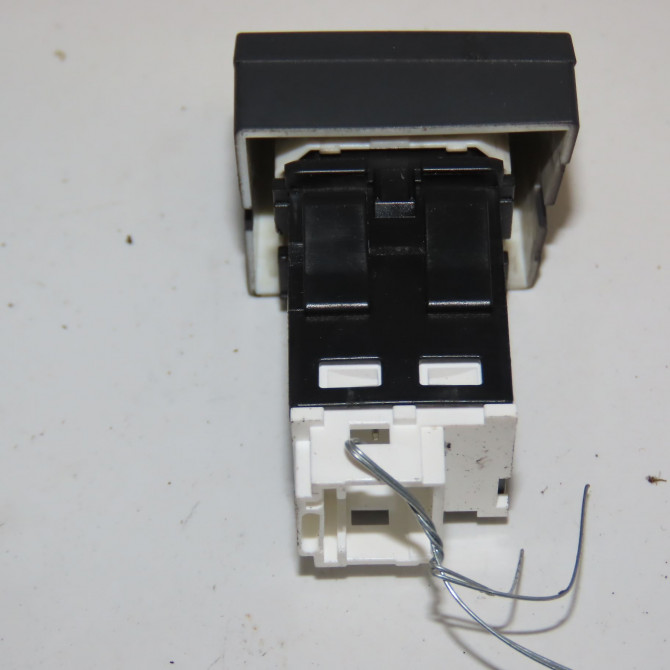 Bouton de warning occasion PEUGEOT 508 Phase 1 04-1995->04-1999 2.0 HDI 163ch 6490KK 2