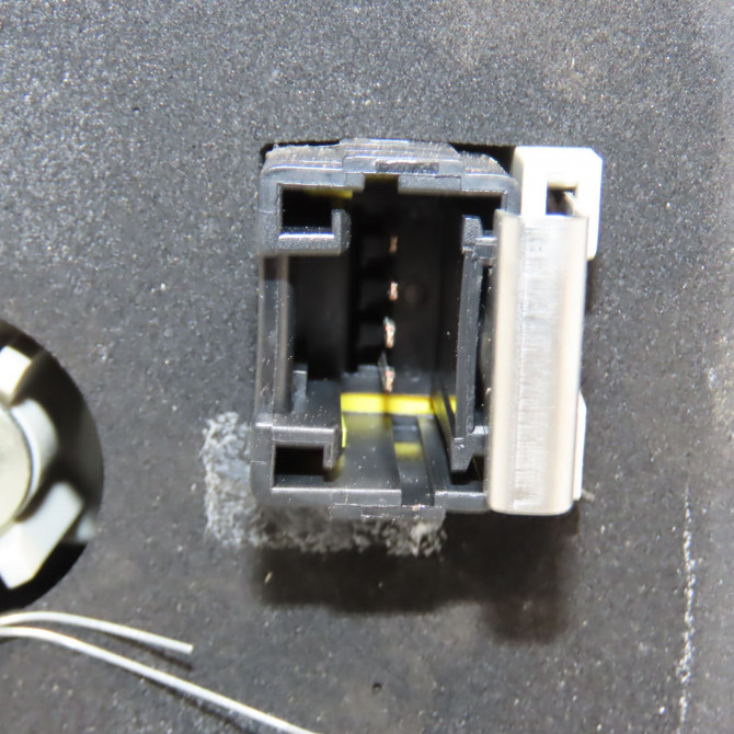 Feu arrière intérieur droit occasion PEUGEOT 508 Phase 1 04-1995->04-1999 2.0 HDI 163ch 6351LZ 3