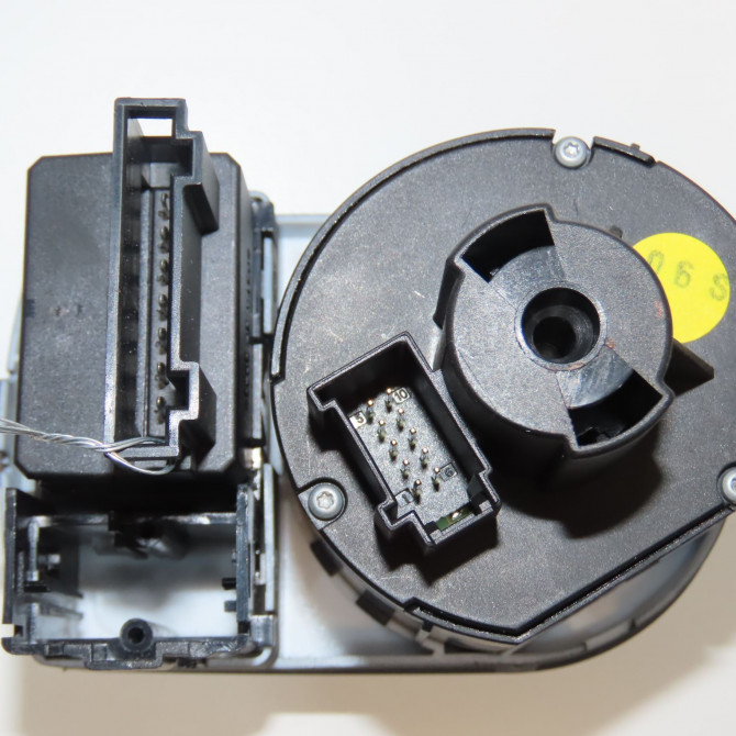 Interrupteur commande de phares occasion AUDI TT II Phase 1 09-2006->04-2010 2.0 TFSi 200ch 2