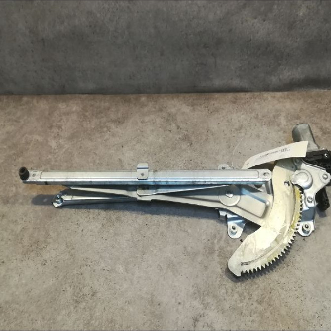 Mecanisme + moteur lève-glace avant droit occasion SUZUKI SWIFT III Phase 1 03-2005->09-2011 1.3i 90ch 8340163J51 2
