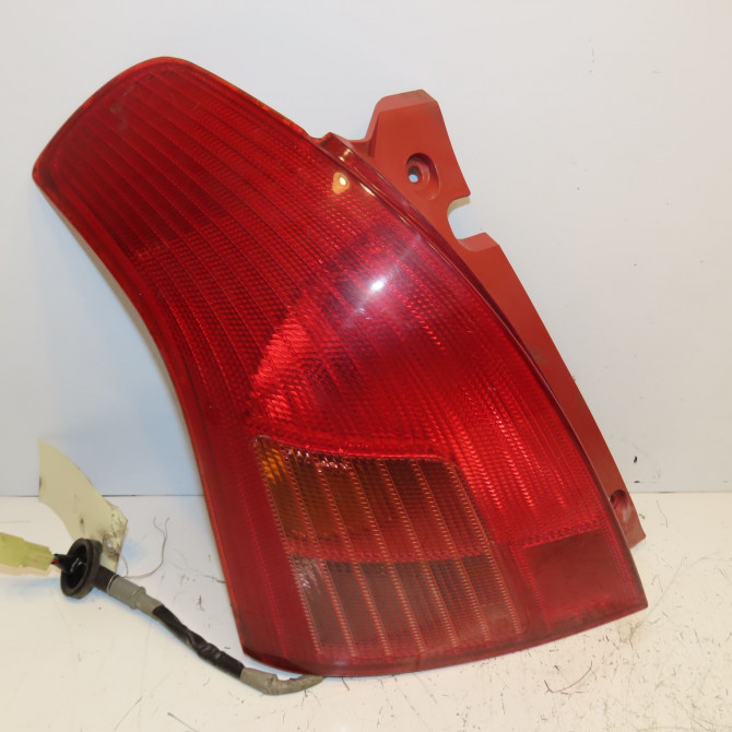 Feu arrière gauche occasion SUZUKI SWIFT III Phase 1 03-2005->09-2011 1.3i 90ch 3567063J00 1
