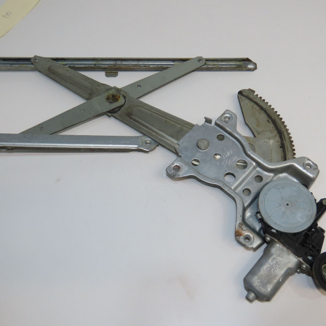 Mecanisme + moteur lève-glace avant droit occasion SUZUKI SWIFT III Phase 1 03-2005->09-2011 1.3 VVT 8340163J51 1