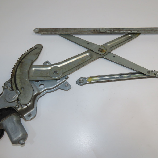 Mecanisme + moteur lève-glace avant droit occasion SUZUKI SWIFT III Phase 1 03-2005->09-2011 1.3 VVT 8340163J51 2