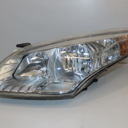 <span class="tt">Phare gauche occasion  </span><span class="designation"> </span>