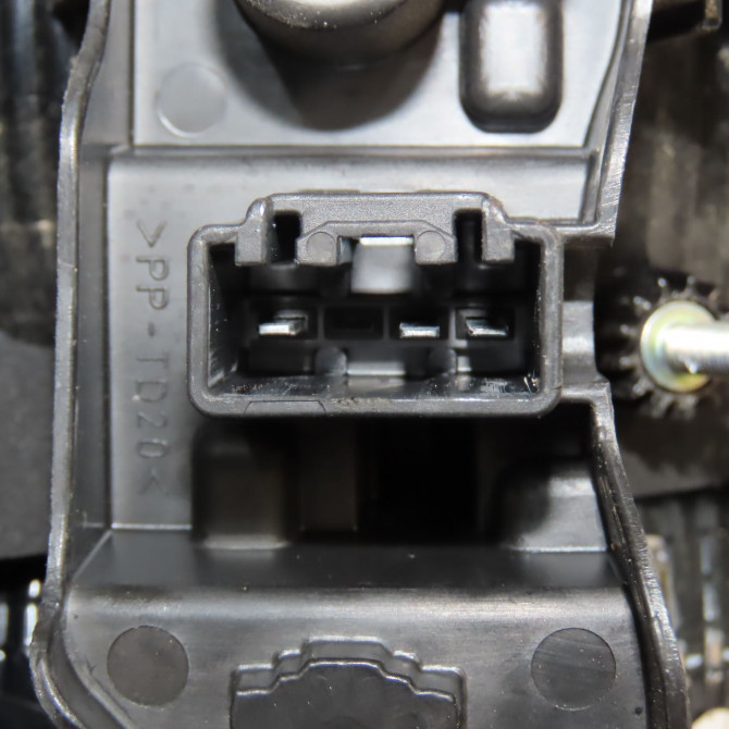 Feu arrière interieur gauche occasion FORD CMAX II Phase 1 09-2010->09-2015 1.6 TDCI 115ch 1767544 3