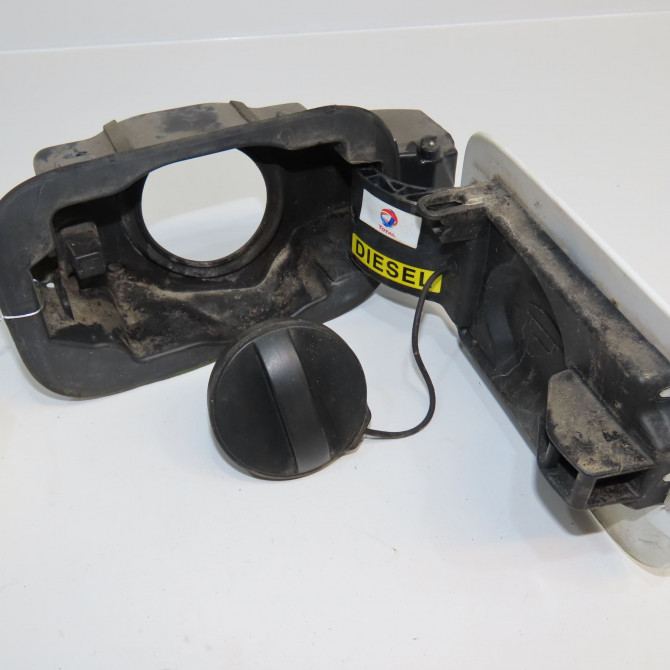 Volet de trappe carburant occasion PEUGEOT 508 phase 2 06-2014->... 2.0 BlueHDI 180ch 1517J5 2