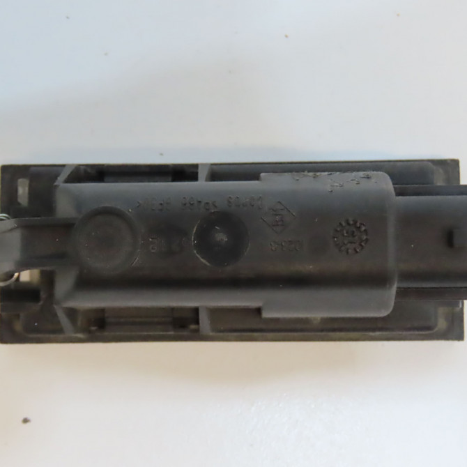 Eclaireur plaque de police d occasion RENAULT KADJAR Phase 1 06-2015->... 1.6 DCI 130ch 8200480127 2