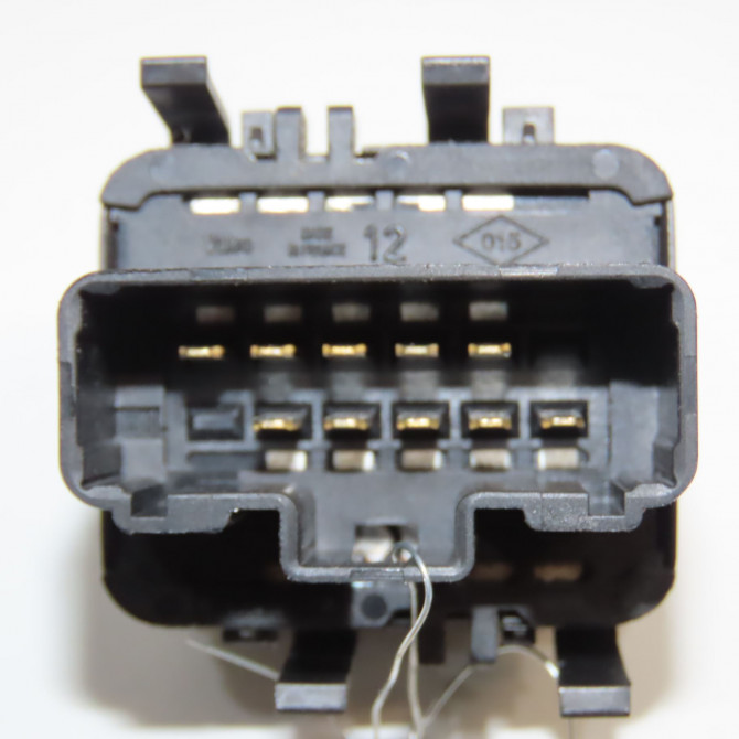 Commande lève-glace porte avant gauche occasion RENAULT CLIO II Phase 2 06-2001->07-2006 1.5 DCI 80ch 8200060045 2