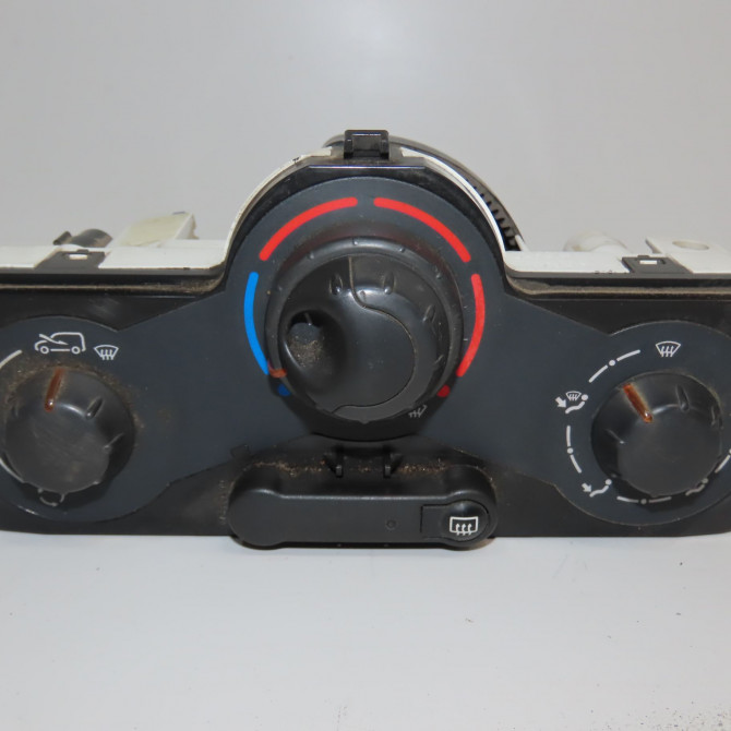 Commande de chauffage occasion RENAULT KANGOO II Phase 1 01-2008->03-2013 1.5 DCI 70ch 275704758R 1