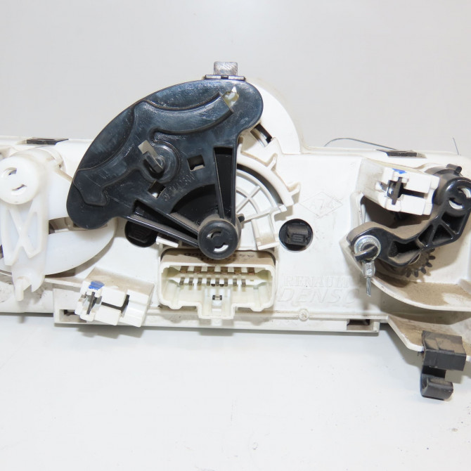 Commande de chauffage occasion RENAULT KANGOO II Phase 1 01-2008->03-2013 1.5 DCI 70ch 275704758R 2