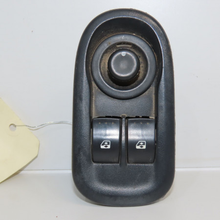 Commande lève-glace porte avant gauche occasion RENAULT KANGOO II Phase 1 01-2008->03-2013 1.5 DCI 70ch 8200476806