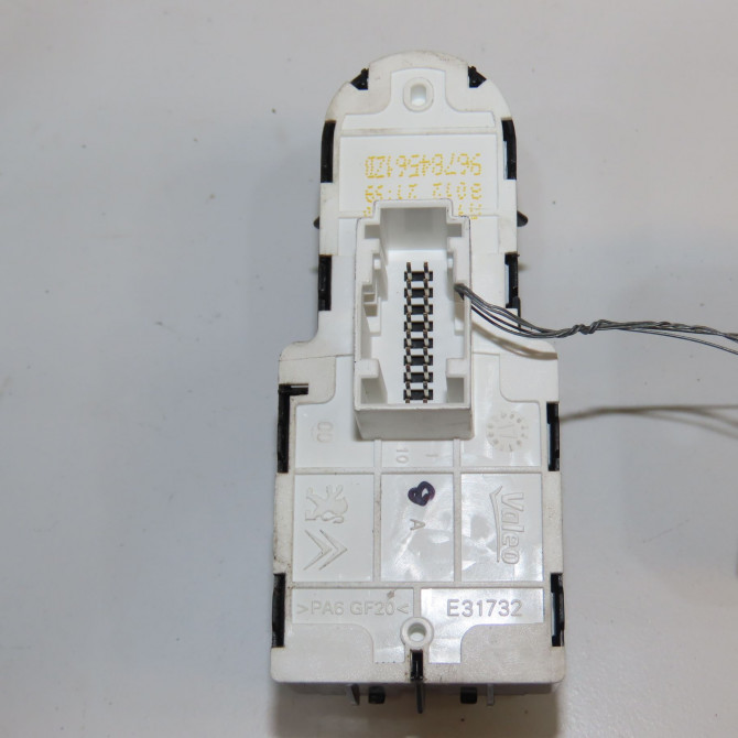 Commande lève-glace porte avant gauche occasion CITROEN 146 Phase 1 04-1995->04-1999 2.0 BLUEHDI 180ch 98329368ZD 2