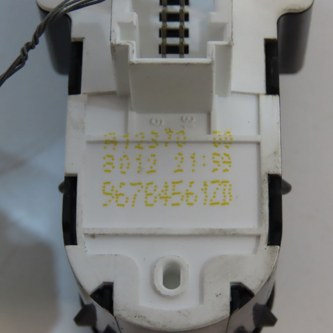 Commande lève-glace porte avant gauche occasion CITROEN 146 Phase 1 04-1995->04-1999 2.0 BLUEHDI 180ch 98329368ZD 4