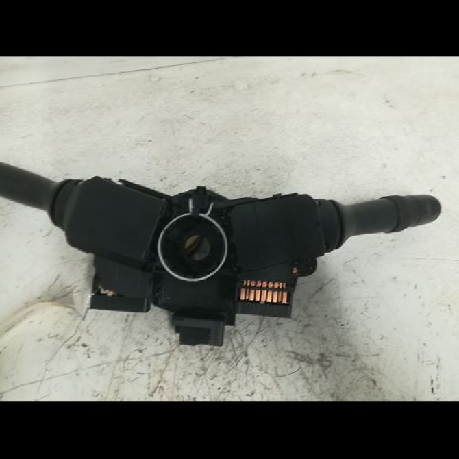 Bloc commodos occasion TOYOTA YARIS II Phase 1 12-2005->11-2009 1.4 D-4D 4