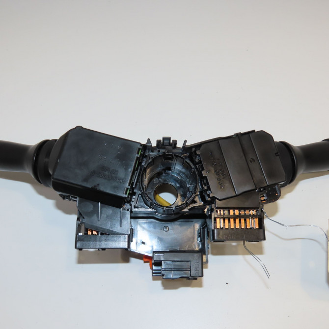 Bloc commodos occasion TOYOTA YARIS II Phase 1 12-2005->11-2009 1.3 VVT-i 2