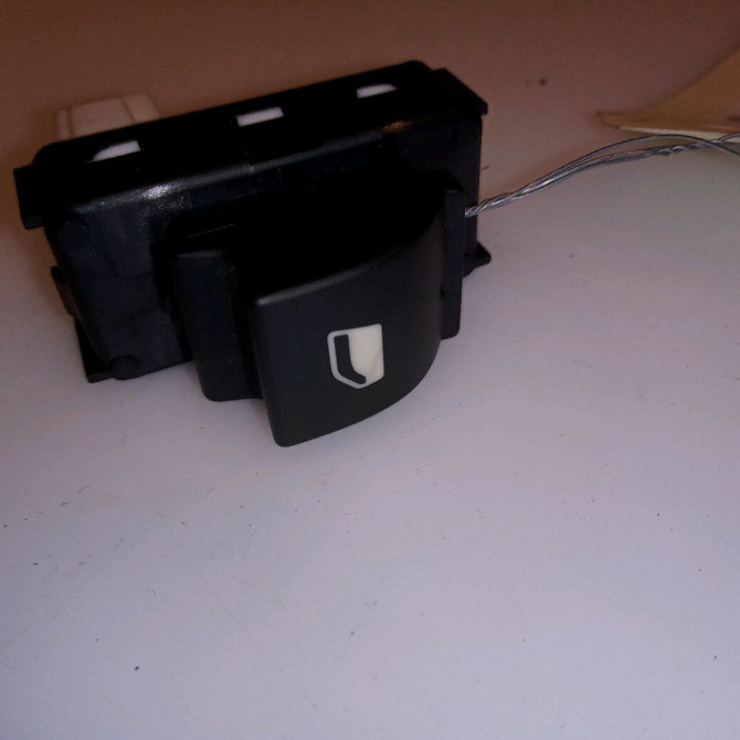 Commande leve-glace porte arrière gauche occasion CITROEN DS3 98044803ZD 1