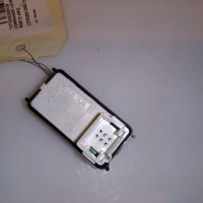 Commande leve-glace porte arrière gauche occasion CITROEN DS3 98044803ZD 2