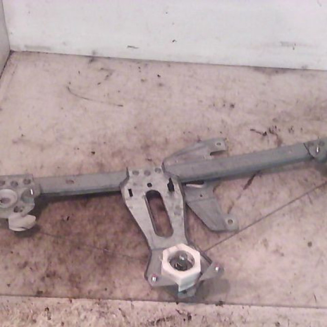 Mécanisme lève-glace avant gauche occasion PEUGEOT 107 Phase 1 06-2005->12-2008 9221V7 1