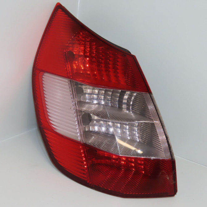 Feu arrière gauche occasion RENAULT SCENIC II Phase 1 03-2004->09-2006 1.5 DCI 80ch 8200127704 1
