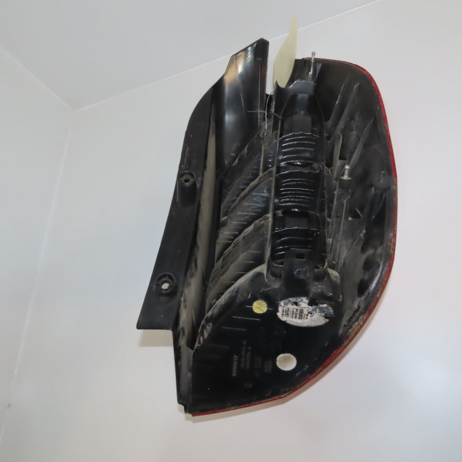 Feu arrière gauche occasion RENAULT SCENIC II Phase 1 03-2004->09-2006 1.5 DCI 80ch 8200127704 2