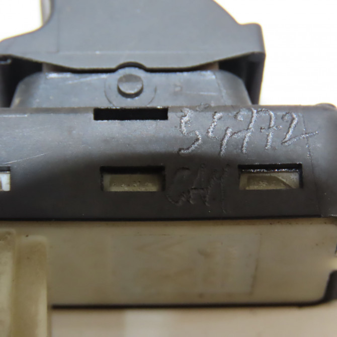 Commande leve-glace porte arrière gauche occasion OPEL 98044803ZD 4