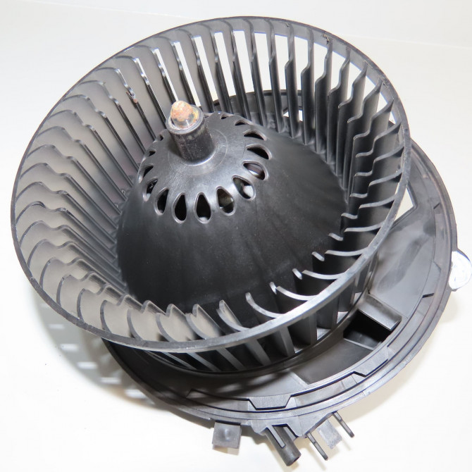 Ventilateur de chauffage occasion VOLKSWAGEN TOURAN III Phase 1 06-2015->... 5WB819021C 2