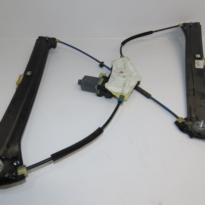 Mecanisme + moteur lève-glace avant droit occasion VOLKSWAGEN TOURAN III Phase 1 06-2015->... 5TA837462A 1