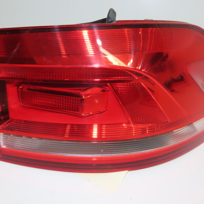 Feu arrière droit occasion VOLKSWAGEN TOURAN III Phase 1 06-2015->... 5TA945096D 1