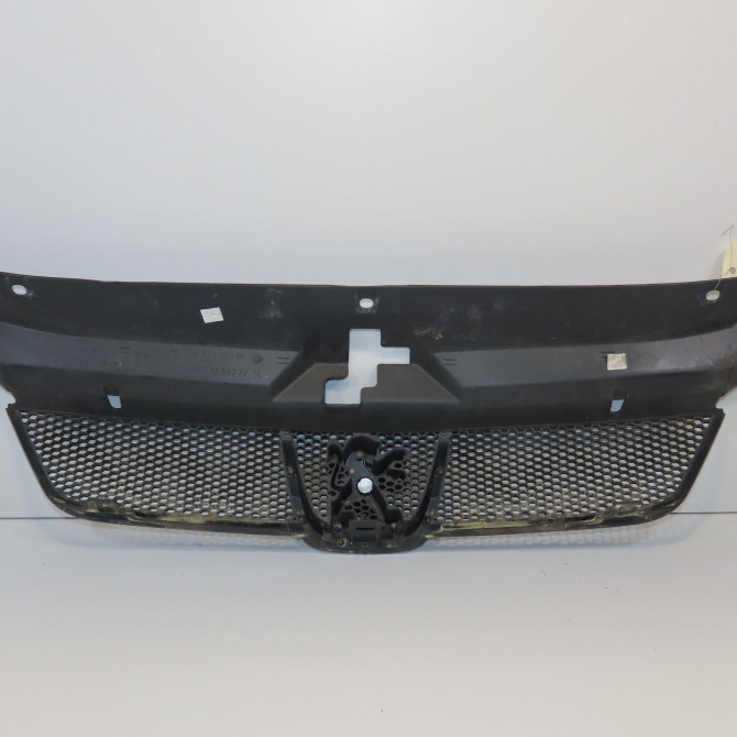 Calandre occasion PEUGEOT 406 Phase 2 04-1999->04-2004 2.2 HDI 133ch 7804J2 2