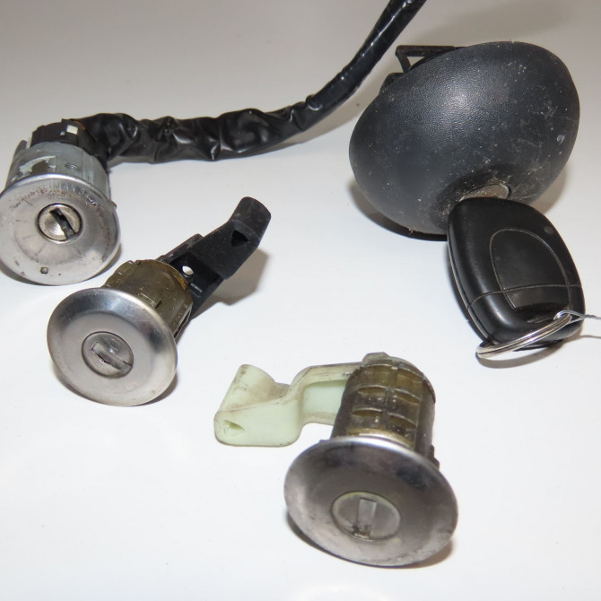 Kit serrures + antivol occasion RENAULT CLIO II Phase 2 06-2001->07-2006 1.5 DCI 80ch 1